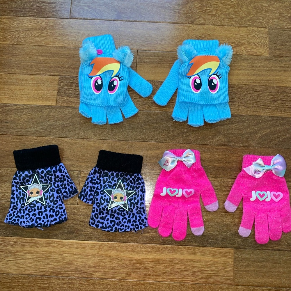 3 pair of girls gloves